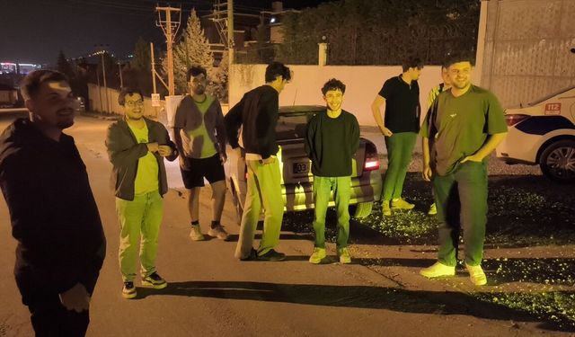 Uşak'ın komşusu Kütahya'da 8 öğrenci bir otomobilden inince!