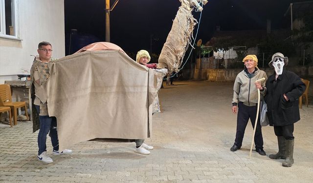 Demirci'de Kukla Deve Geleneği Sürüyor