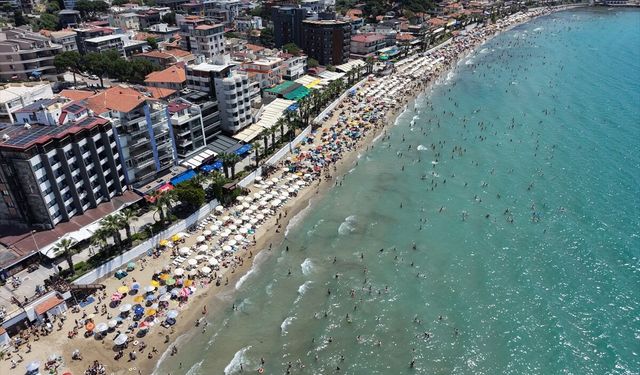 Kuşadası ve Didim'de yoğunluk var! Kurban Bayramı nedeniyle vatandaş kendini sahillere attı!