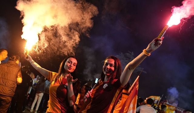 Uşak, Denizli ve Manisa'daki Galatasaraylılar meydanlara çıktılar