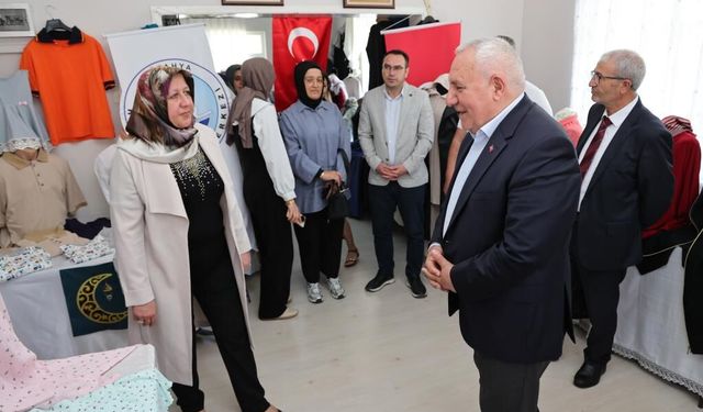 Ejderhan Gezer, Kütahya 100'üncü Yıl Mahallesi'ndeki sergiyi açtı