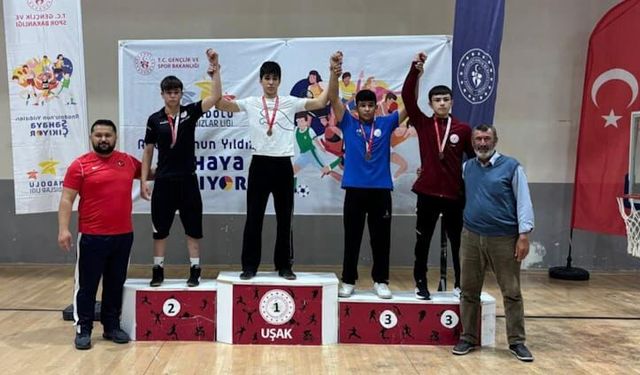 Uşak'ta yarışan Kütahyalı Osman Emir Çekgel ve Mert Başarı derece yapıldı