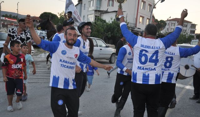 Selendi Atlı Cirit, yıllar sonra kupayı kaldırdı