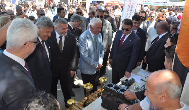 Uşak'ın komşusu Kütahya'da meslek lisesi öğrencileri fuar sayesinde sektör temsilcileriyle buluşuyor
