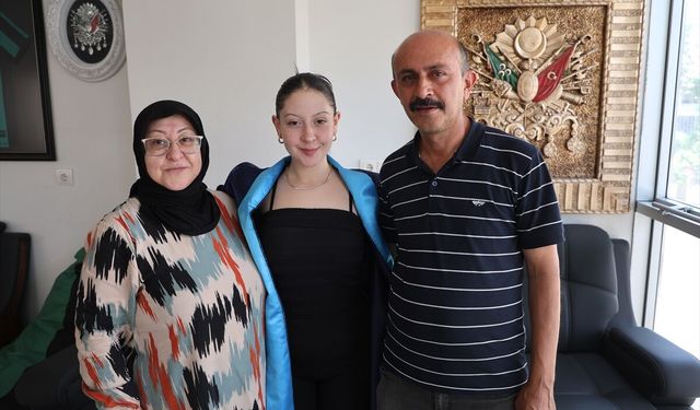 Ahır temizleyen ve hayvan otlatan Dalya, üniversiteyi birincilikle tamamladı