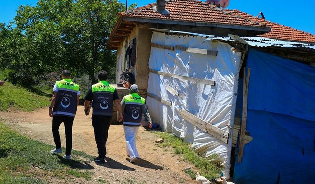 Uşak'taki ihtiyaç sahiplerini gönüllülük esasına göre takip ediyorlar