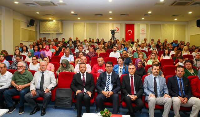 Uşak'ta düzenli olarak kan bağışlayanlara ödül verildi