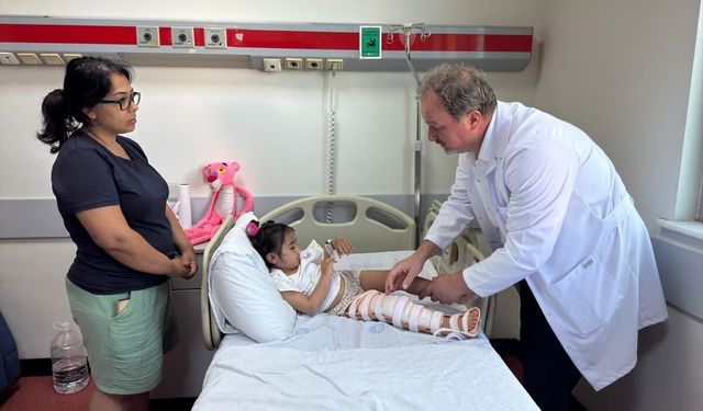 Parmakları üzerinde yürüyen Eslem Göksu Ülkü'nün yırtık olan menisküsünü özel ameliyatla tedavi etti