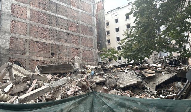Uşak'ın komşusu Afyon'da otel yıkımı sırasında bazı dükkanlar hasar gördü