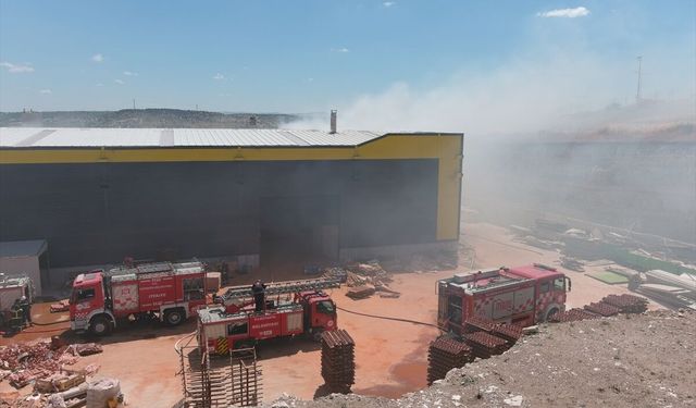 Kütahya'daki fabrikada çıkan yangın 2 saatte söndürüldü