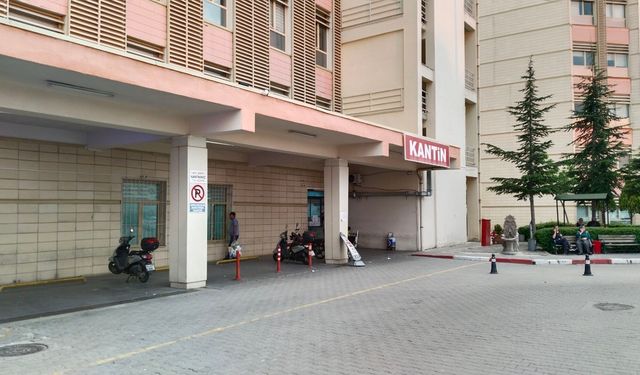 Uşak Eğitim ve Araştırma Hastanesi kantininde kullan at kart uygulaması olmalı! Kredi kartı olmayanlar sıkıntı çekiyor!