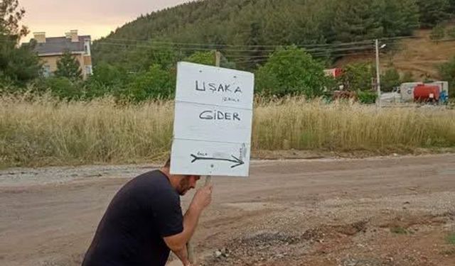 Çalışma yapılan o yolda, Uşak'a Gider levhasını kendileri astılar
