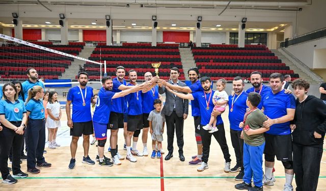 Uşak Akmonia Voleybol Turnuvasının şampiyonu Sivaslı MEM oldu