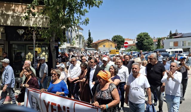 Uşak Köme Mahallesi'ndeki binayı terk ederken, dikkat çeken iddialarda bulundu
