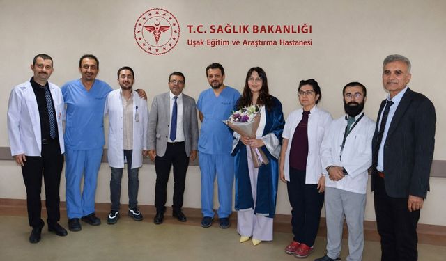 Uşak Eğitim ve Araştırma Hastanesi Acil Hekimlerinden Dr. Büşra Nur Yılmaz uzmanlık eğitimini tamamladı