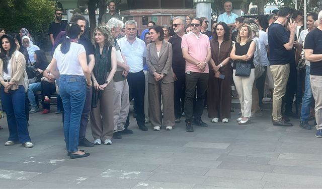 Uşak SMMO Başkanlığını uzun yıllar yapan Azmi Yılancıoğlu'nun vefat eden eşi son yolculuğuna uğurlandı
