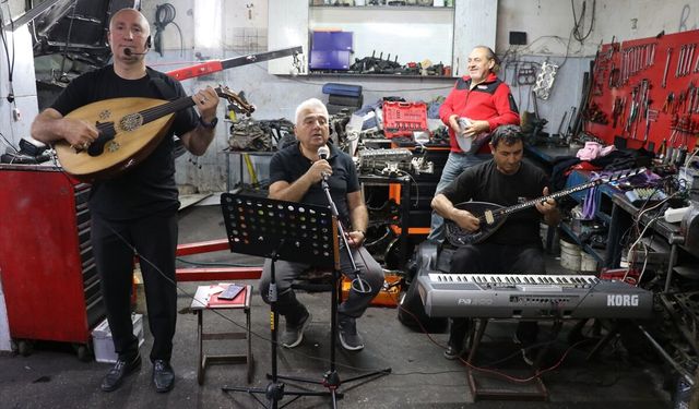 Kütahya Fuatpaşa'daki 5 motor ustası müzik grubu kurdu