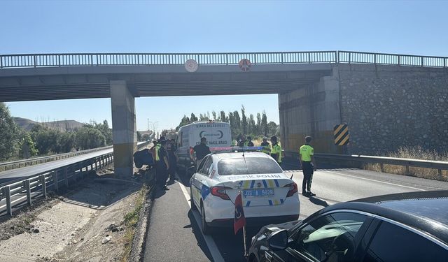 Uşak Eşme Yeleğenli Hasan Samur ve eşi Zehra Samur trafik kazası nedeniyle hayatını kaybetti