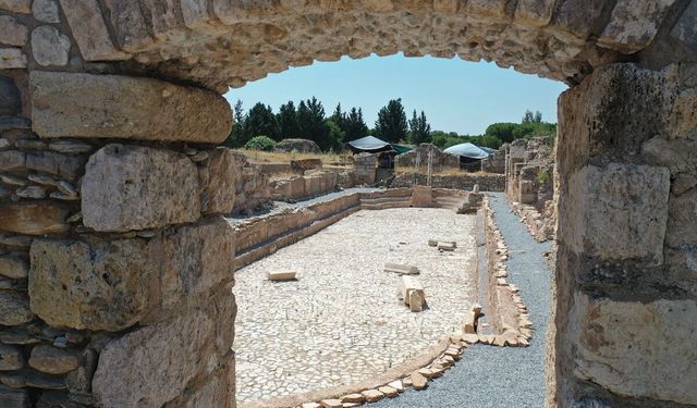 Bir süredir kazı çalışmasının sürdüğü antik kentte 2 bin yıllık olimpik havuz bulundu