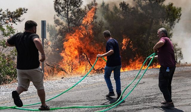 Yusuf Aydın ve oğlu Süleyman, Çine'deki yangını söndürmek için tankerleriyle bölgeye koştu!
