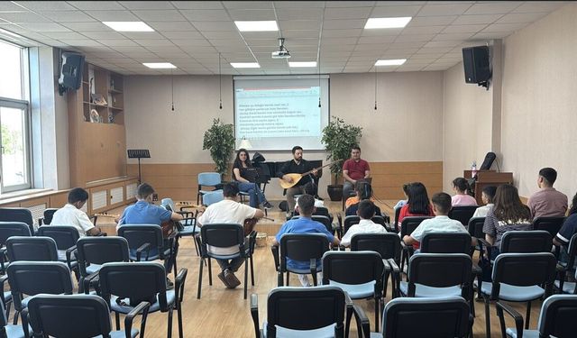 Afyon Kocatepe Üniversitesi akademisyenlerinden gönüllülük esasına göre müzik eğitimi