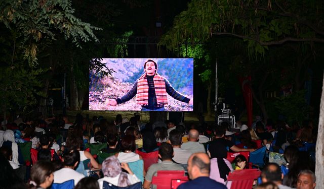 Uşak Belediyesi'nin ardından Manisa Belediyesi de Kadir İnanır gecelerini hayata geçirdi