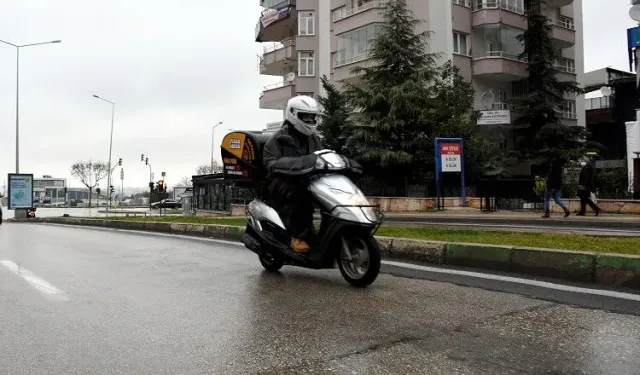 Uşak'ta artan trafik sorunları motokuryelerin can derdine düşmesine neden oluyor