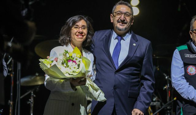Uşak Belediye Başkan Vekili Hatice Terekeci Özkan ve Güven Özkan 22'inci evlilik yıldönümlerini kutladılar