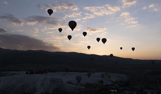 Uşak ve Afyon'dan yoğun ziyaretçi çeken Pamukkale'de gece müzeciliği