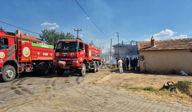 Uşak Banaz Susuz köyünde ev yangını