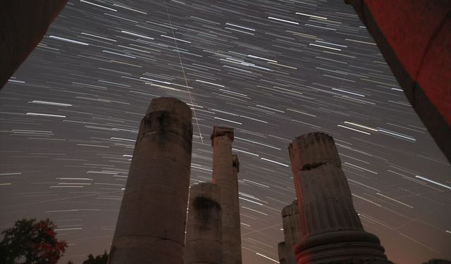 Sardes'teki Artemis Tapınığı yıldız pozlamayla fotoğraflandı