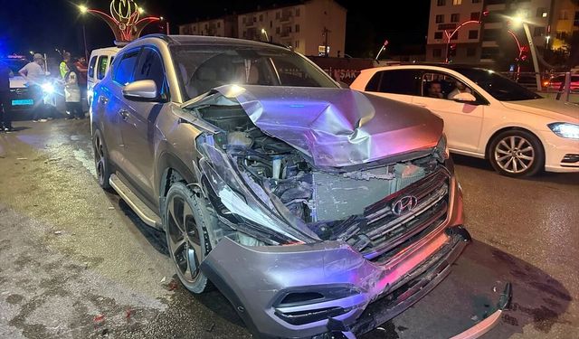 Uşak Kemalöz Mahallesi'ndeki kazada 2'si çocuk 6 kişi yaralandı