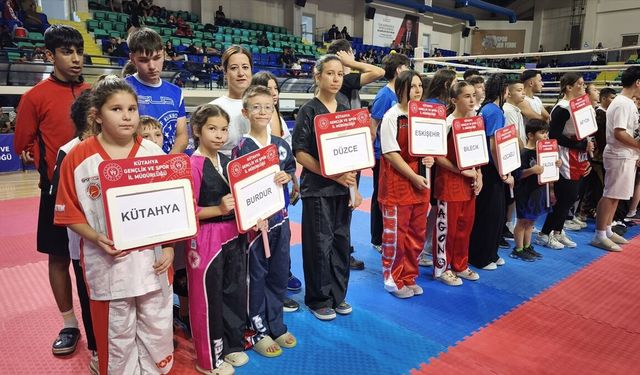Kütahya'da 18. Geleneksel Kick Boks Zafer Kupası başladı