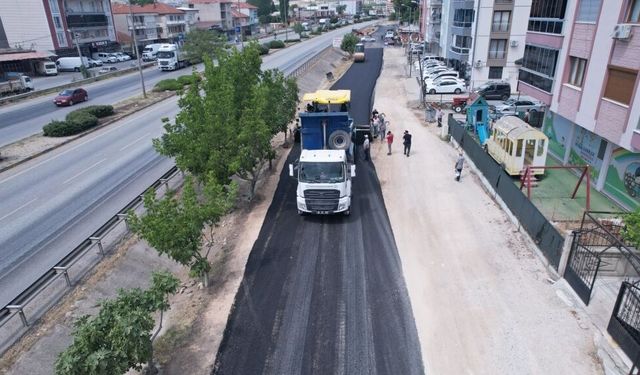 Uşak ve İzmir arasındaki Kula'da bulunan yan yolun 800 metrelik kısmı asfaltlandı