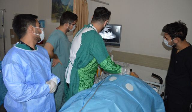 Uşak Eğitim ve Araştırma Hastanesi'nde tiroid ameliyatında bir ilk