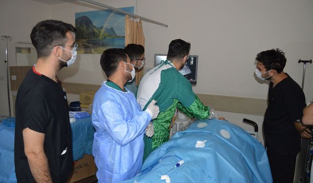 Uşak Eğitim ve Araştırma Hastanesi'nde tiroid operasyonlarında bir ilke imza atıldı