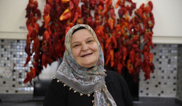 Aynur Peksöz, torunları için başladığı biber kurutma işinde 2 tonluk hacme ulaştı