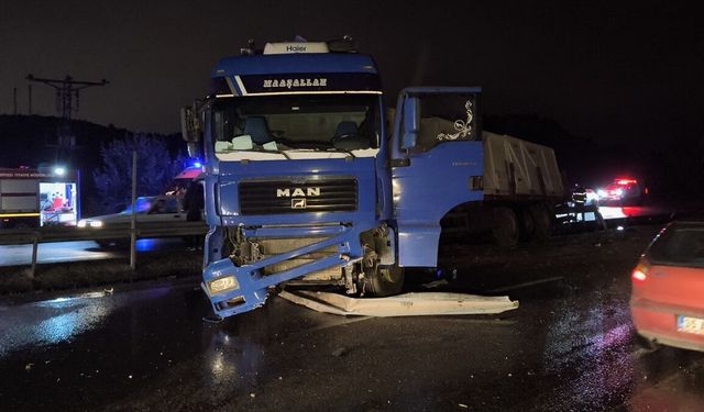 Porsuk köprüsü mevkiindeki kazalar Afyon ve Kütahya arasında trafiği aksattı