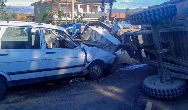 Uşak Eşme'de dönen traktöre çarpan sürücü ağır yaralandı