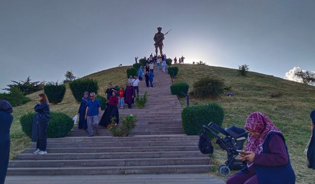 Uşak, Kütahya, Eskişehir ve Afyon'dan Dumlupınar'a yoğun ziyaretçi akını