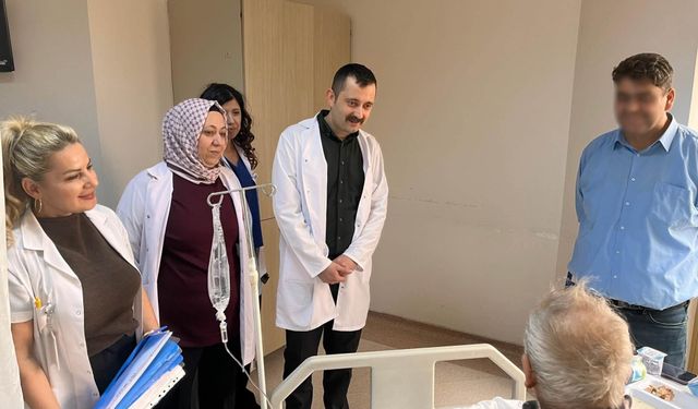 Uşak Eğitim ve Araştırma Hastanesi'ndeki hastalara hakları anlatıldı