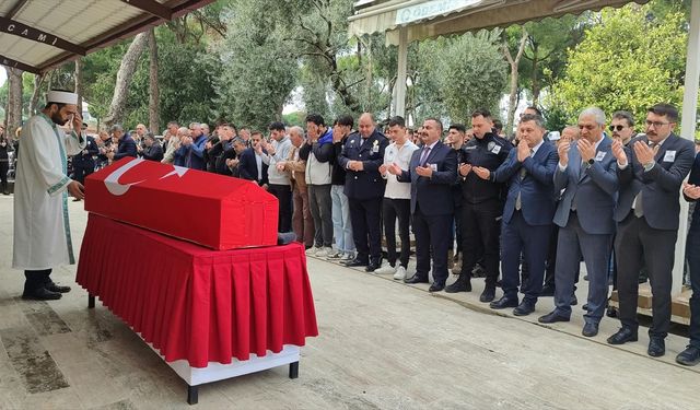 Ödemiş'te geçirdiği rahatsızlık nedeniyle yaşamını yitiren polis memuru Süleyman Yalçın, son yolculuğuna uğurlandı