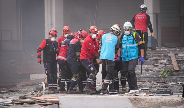 Uşak'taki ekipler, 6,7'lik İzmir depremi tatbikatına katıldı