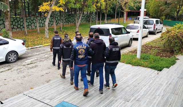 Uşak'ta kilometreyi düşürüp araç satan kişilere operasyon