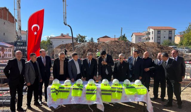 Banazlı Perihan Duguk ve oğlu Mehmet Duguk'un hatırası sağlık ocağında yaşayacak