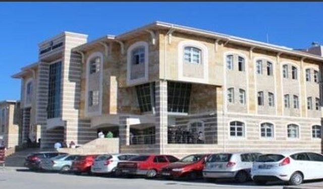 Uşak Belediyesi'nde çalışıyor gösterilen 17 kişiden 9'u tutuklandı
