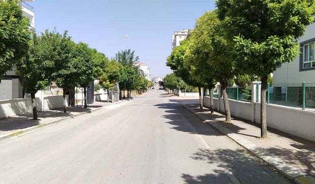 Uşak'ta Kemalöz Mahallesi'nin bir bölümünde elektrik saatlerdir yok!