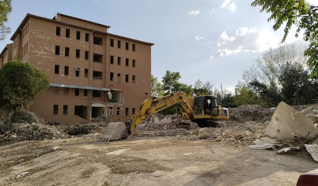 Uşak Dörtyola tünelle anayola giriş ve çıkışı olan yeni devlet hastanesi yapılacak