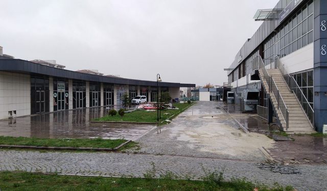 Uşak'ta 25 yıldır kayda değer iş yapılmadı, şehir beton yığınına döndü!