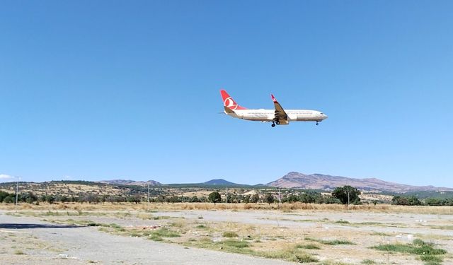 Uşak ve Besni arasında uçak uçurmaya çalışacağına yol ve su sorunlarını çöz!